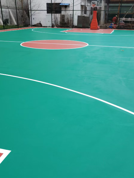 方城 球场长期使用易出现地面开裂